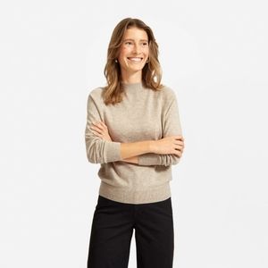 everlane cashmere mockneck sweater in oatmeal